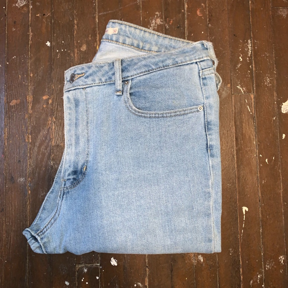 Levi’s 721 Knee Rip Jeans